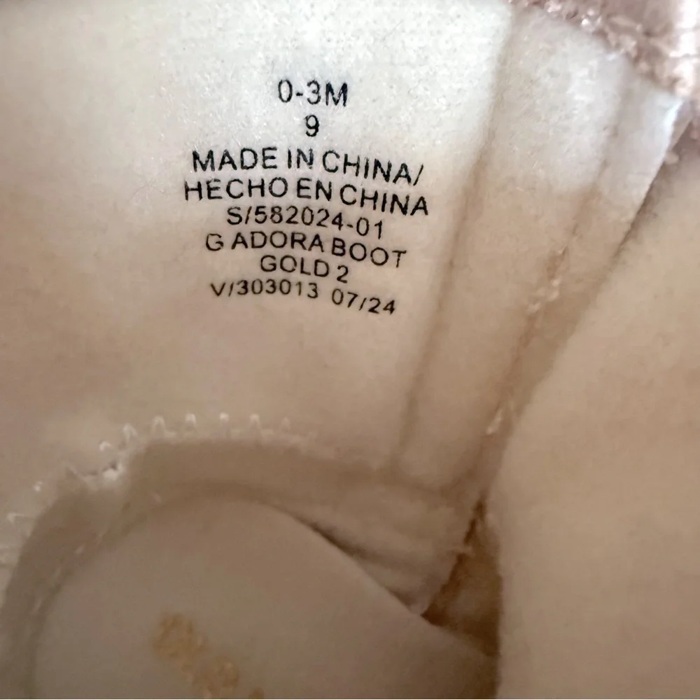 Old Navy infant soft gold godora boot size 0-3 months  NWT.